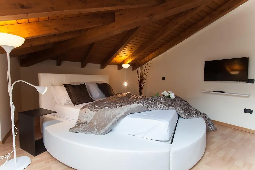 Acquaterrafuoco - City Apartments Como 0*,  Italien